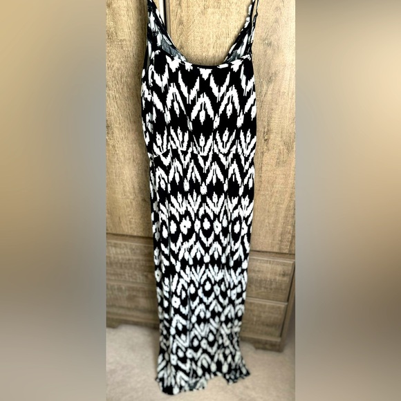 Suzy Shier Dress - slits at the front, size XL - Picture 5 of 5